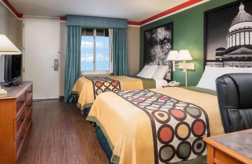 Little Rock Hotel | Super 8 by Wyndham Little Rock/Otter Creek