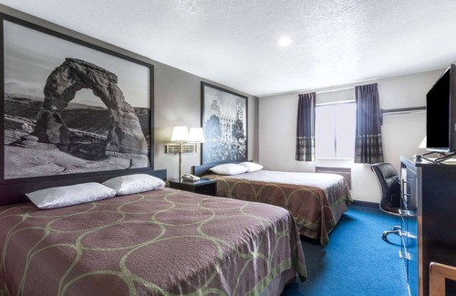 Logan Hotel | Super 8 by Wyndham Logan