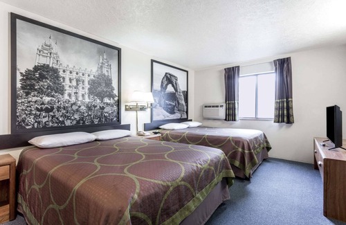 Logan Hotel | Super 8 by Wyndham Logan