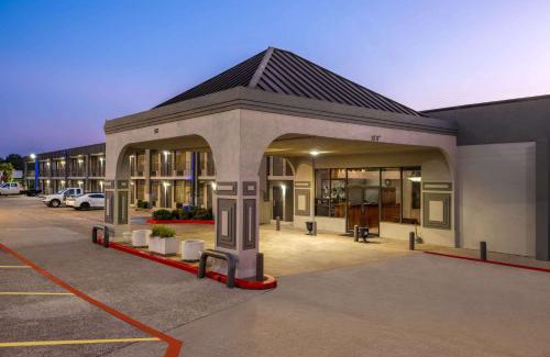Longview Hotel | Super 8 by Wyndham Longview/North