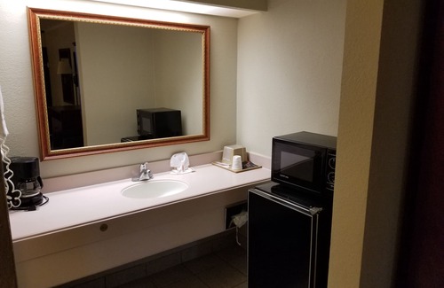 Longview Hotel | Super 8 by Wyndham Longview/North