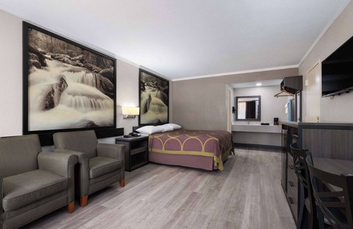 Longview Hotel | Super 8 by Wyndham Longview/North