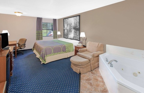 Lowell Hotel | Super 8 by Wyndham Lowell/Bentonville/Rogers Area