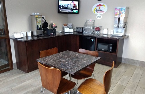 Madison Hotel | Super 8 by Wyndham Madison