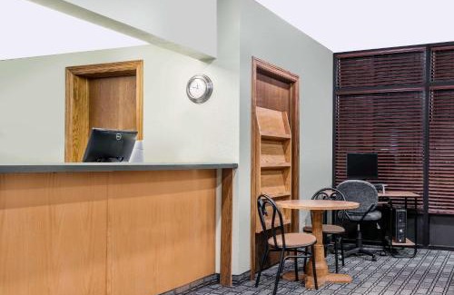 Mankato Hotel | Super 8 by Wyndham Mankato