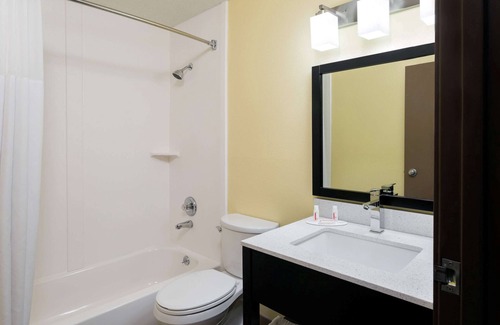 Marietta Hotel | Super 8 by Wyndham Marietta