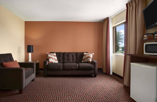 Marion Hotel | Super 8 by Wyndham Marion