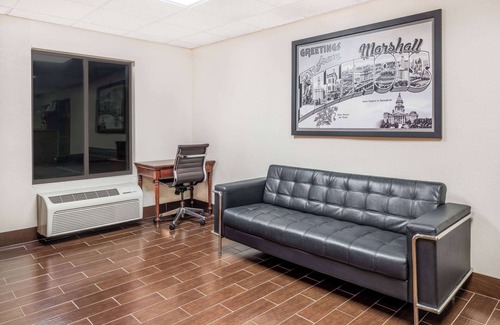 Marshall Hotel | Super 8 by Wyndham Marshall