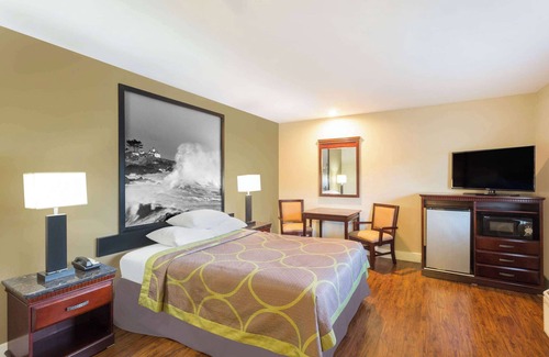 Martinez Hotel | Super 8 by Wyndham Martinez