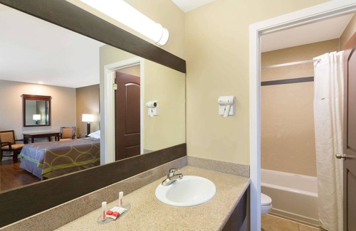 Martinez Hotel | Super 8 by Wyndham Martinez