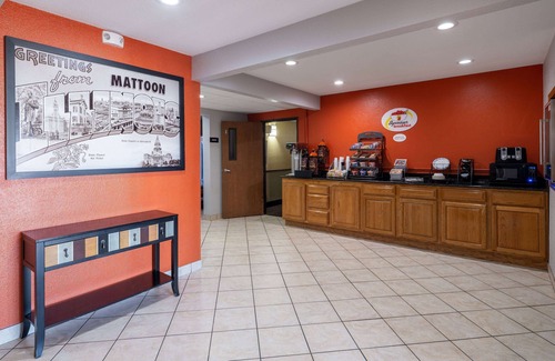 Mattoon Hotel | Super 8 by Wyndham Mattoon
