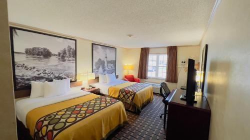 Maumee Hotel | Super 8 by Wyndham Maumee Perrysburg Toledo Area