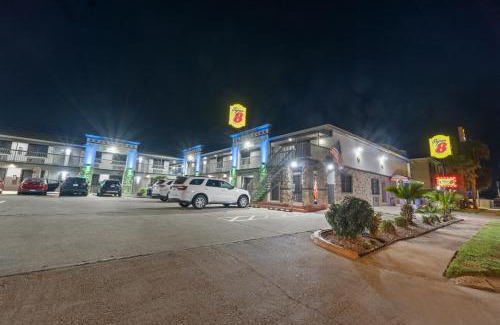 McAllen Hotel | Super 8 by Wyndham McAllen-Downtown-Airport-LA Plaza Mall