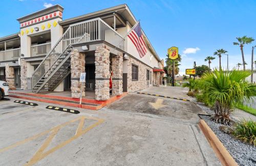 McAllen Hotel | Super 8 by Wyndham McAllen-Downtown-Airport-LA Plaza Mall