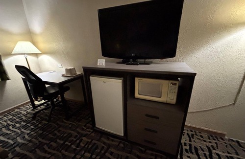 McLean Hotel | Super 8 by Wyndham McLean/Bloomington SW