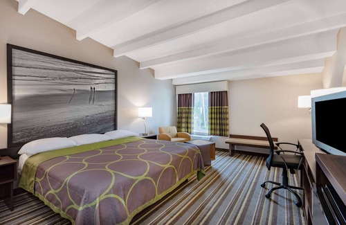 Melbourne Hotel | Super 8 by Wyndham Melbourne