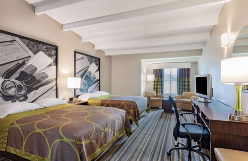 Melbourne Hotel | Super 8 by Wyndham Melbourne