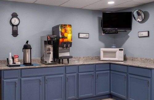 Merrillville Hotel | Super 8 by Wyndham Merrillville