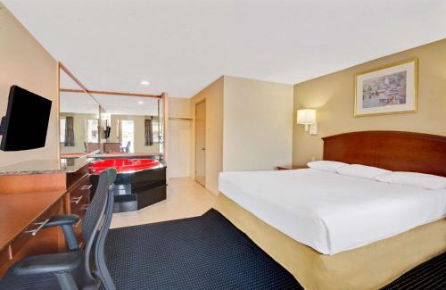 Milford Hotel | Super 8 by Wyndham Milford/New Haven