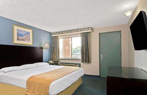 Milford Hotel | Super 8 by Wyndham Milford/New Haven