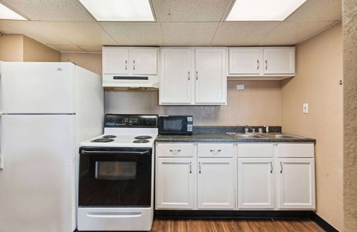 Millbury Hotel | Super 8 by Wyndham Millbury/Toledo