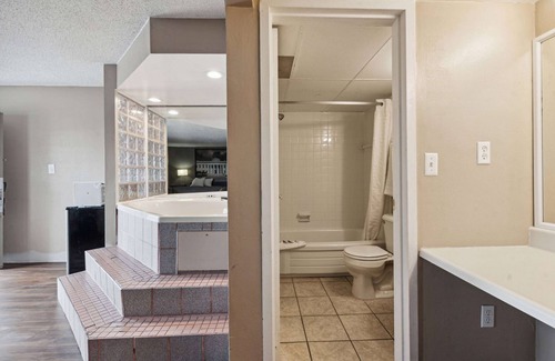 Millbury Hotel | Super 8 by Wyndham Millbury/Toledo