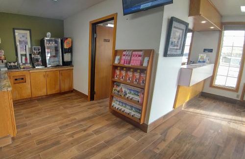 Minot Hotel | Super 8 by Wyndham Minot Airport
