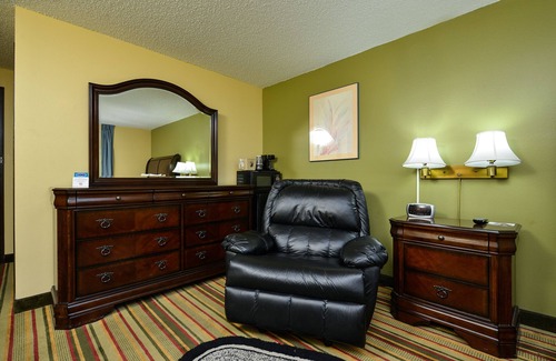 Minot Hotel | Super 8 by Wyndham Minot Airport
