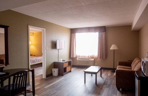 Gateway Hotel | Super 8 by Wyndham Mississauga