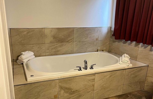 Saint Henri Hotel | Super 8 by Wyndham Montreal