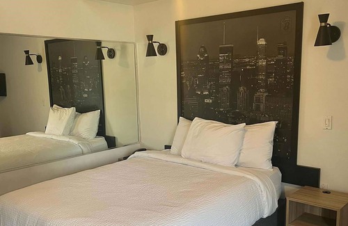Saint Henri Hotel | Super 8 by Wyndham Montreal