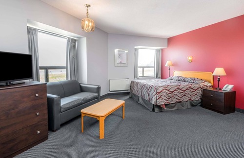 Hamilton Hotel | Super 8 by Wyndham Mt Hope Hamilton Intl Arpt ON
