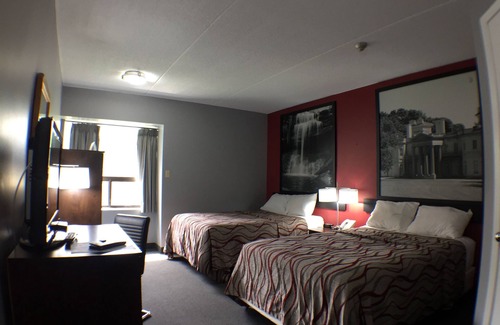 Hamilton Hotel | Super 8 by Wyndham Mt Hope Hamilton Intl Arpt ON