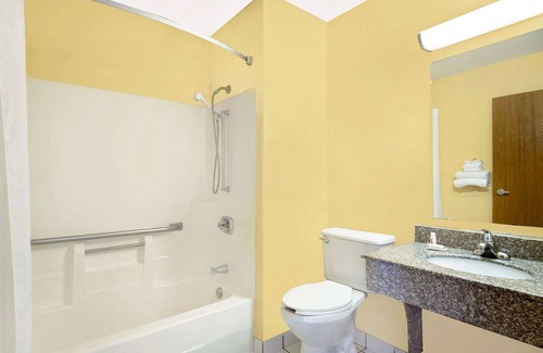 Muncie Hotel | Super 8 by Wyndham Muncie/Ball St. College Area