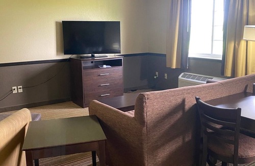 New Hampton Hotel | Super 8 by Wyndham New Hampton