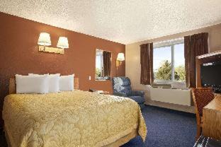 North Platte Hotel | Super 8 by Wyndham North Platte