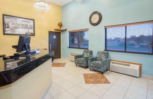 Normal Hotel | Super 8 by Wyndham Normal Bloomington