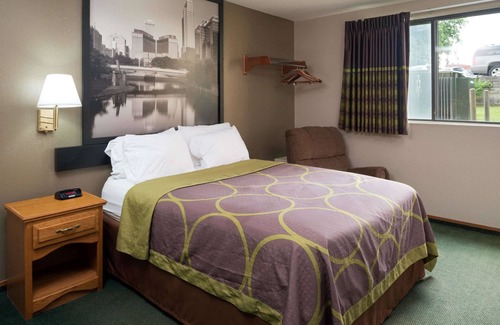 South Central Omaha Hotel | Super 8 by Wyndham Omaha NE