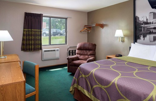 South Central Omaha Hotel | Super 8 by Wyndham Omaha NE