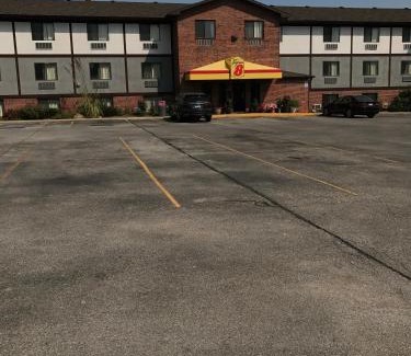 West Omaha Hotel | Super 8 by Wyndham Omaha/West Dodge