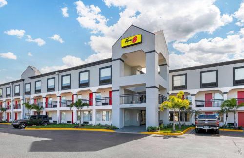 Orlando Hotel | Super 8 by Wyndham Orlando Near Florida Mall