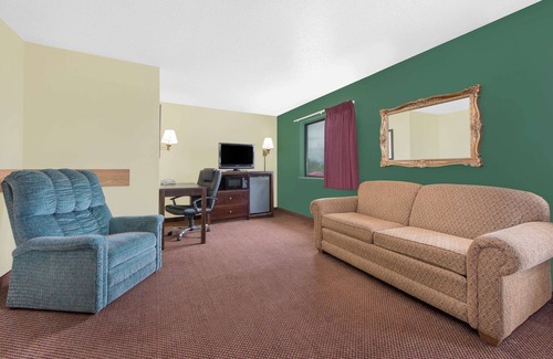 Ottumwa Hotel | Super 8 by Wyndham Ottumwa