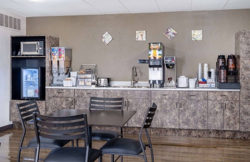 Owatonna Hotel | Super 8 by Wyndham Owatonna