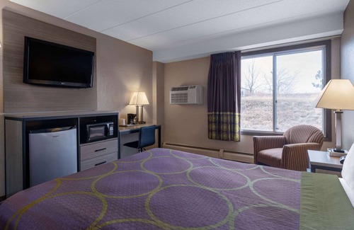Owatonna Hotel | Super 8 by Wyndham Owatonna