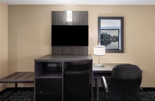 Paducah Hotel | Super 8 by Wyndham Paducah I-24 Exit 4