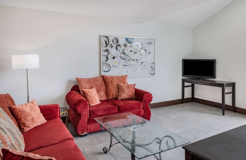 Northwest Pensacola Hotel | Super 8 by Wyndham Pensacola