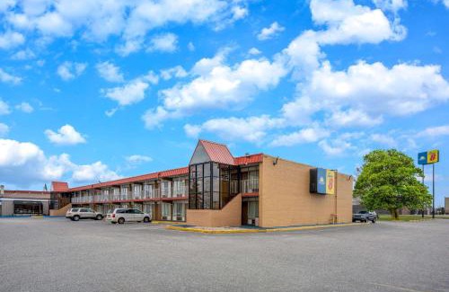 Perrysburg Hotel | Super 8 by Wyndham Perrysburg-Toledo