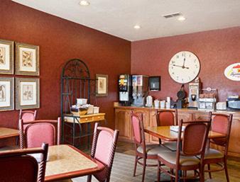 Perryville Hotel | Super 8 by Wyndham Perryville