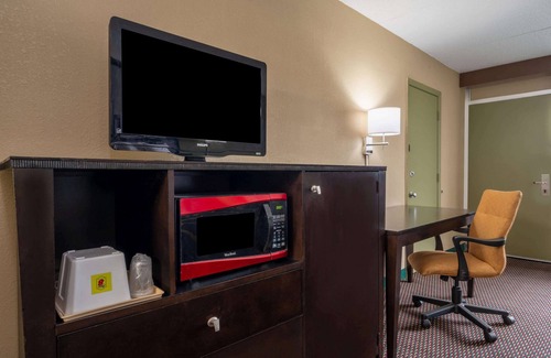 Perrysburg Hotel | Super 8 by Wyndham Perrysburg/Toledo