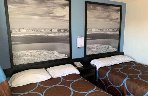 Alhambra Hotel | Super 8 by Wyndham Phoenix West